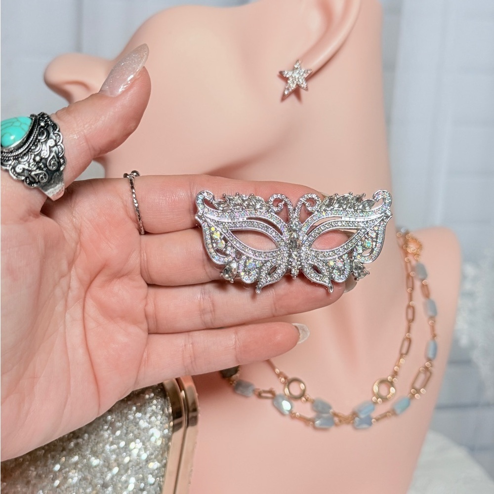 ⚜️ Elegant Silver Masquerade Brooch - Picture 3 of 8